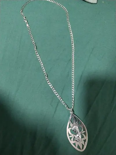 Collar plateado con colgante - miniatura 1