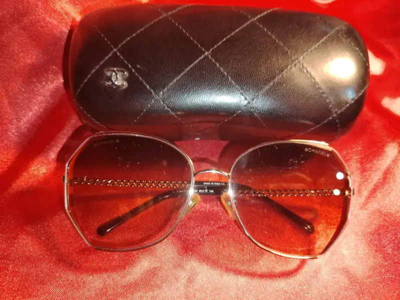 Lentes de sol dorados con estuche - 2