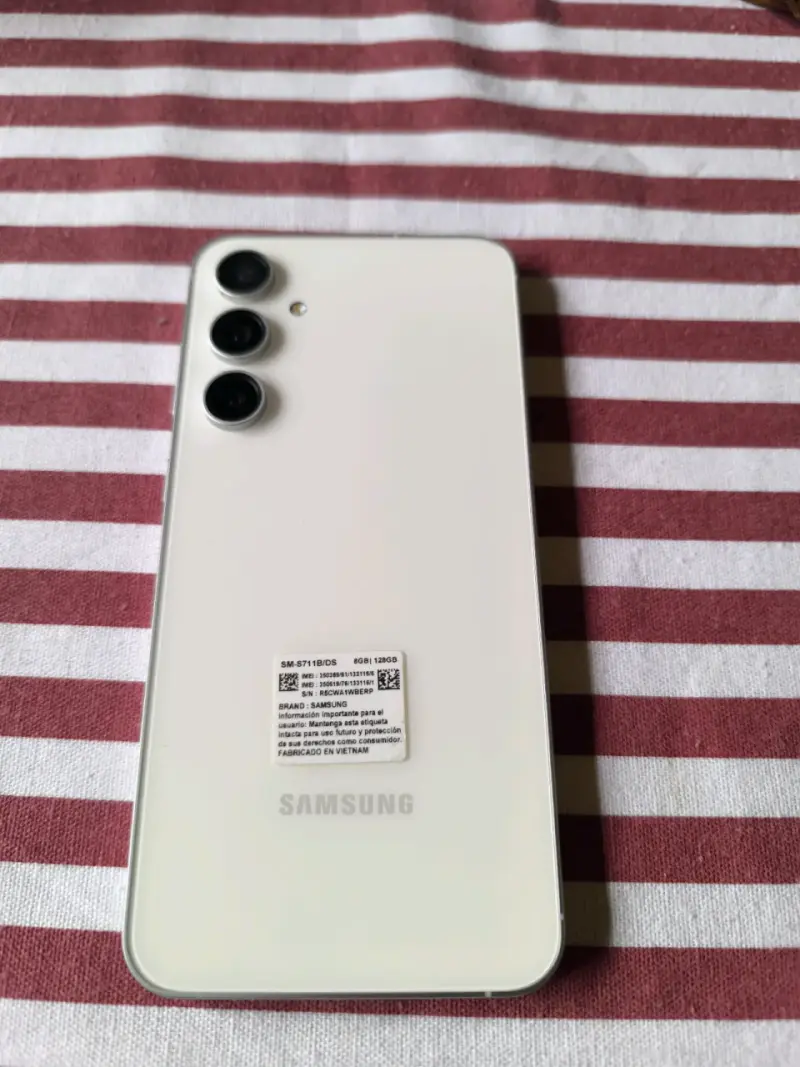 Samsung Galaxy S23 FE - 5