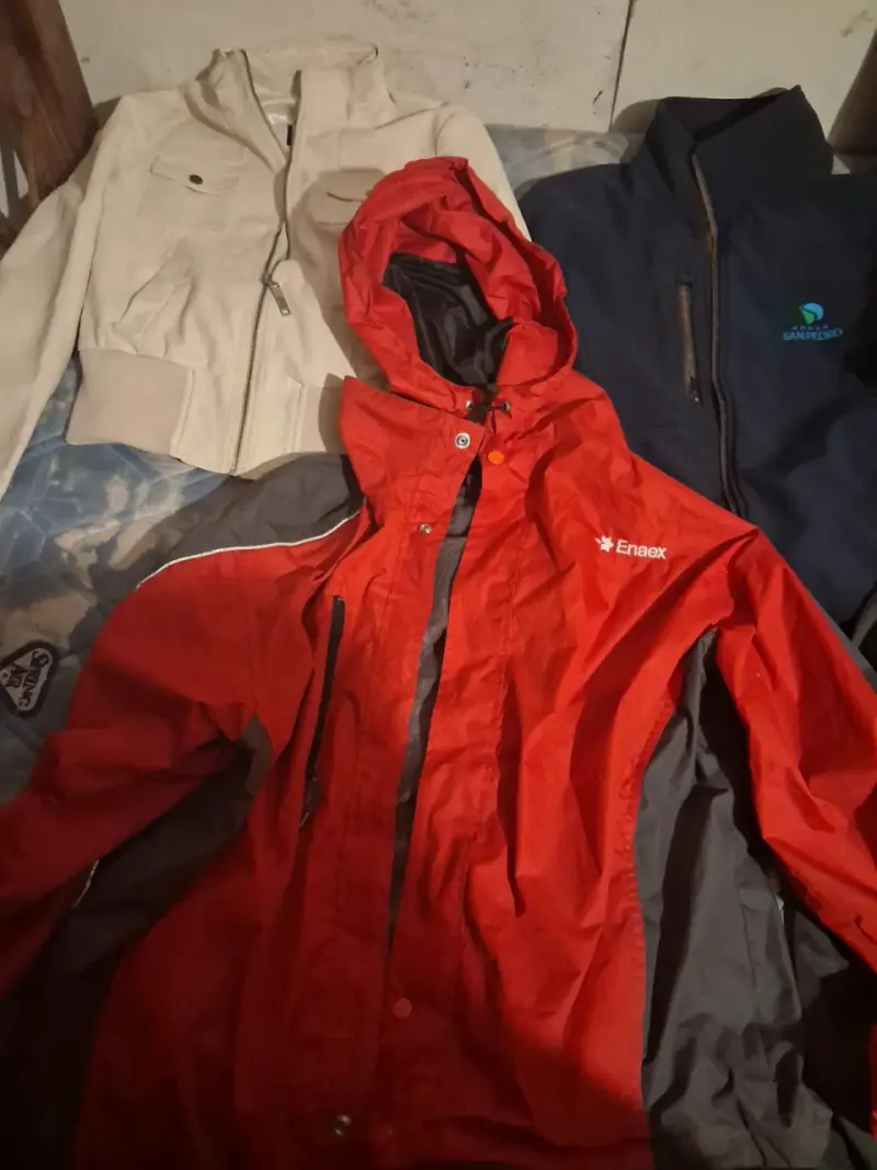 Chaqueta roja impermeable Enaex - 1