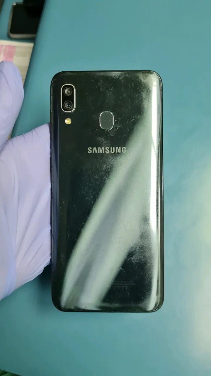 Teléfono móvil negro usado - 2