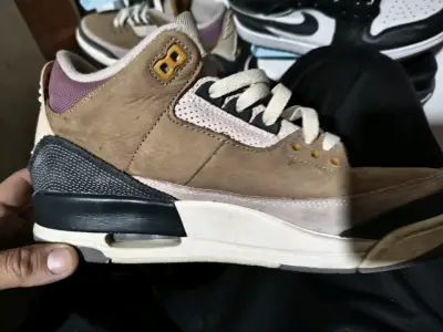 Zapatillas deportivas beige y negro - miniatura 1