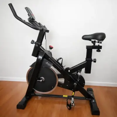 Bicicleta estática negra - miniatura 1