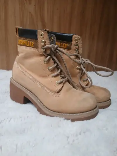 Botas Caterpillar beige - miniatura 1