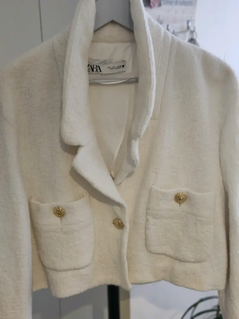 Chaqueta corta blanca con bolsillos - 1