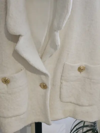 Chaqueta corta blanca con bolsillos - miniatura 3