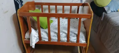Cuna de madera para bebé - miniatura 2