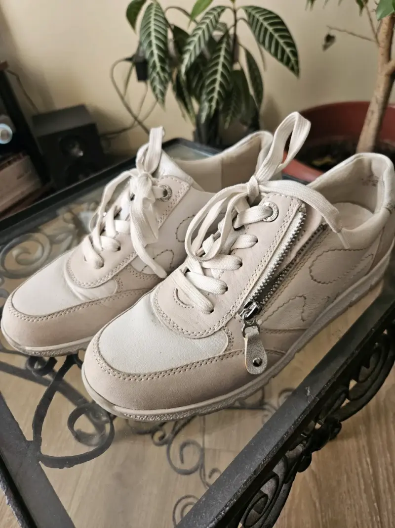 Zapatillas blancas con cierre - 2
