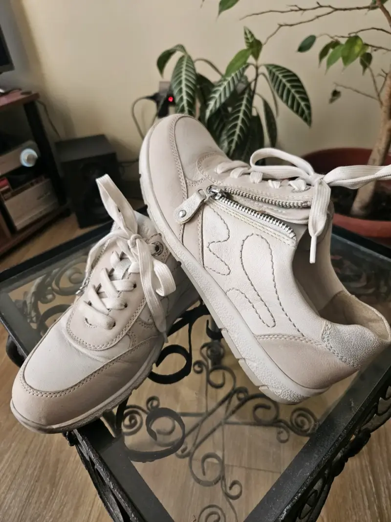 Zapatillas blancas con cierre - 3