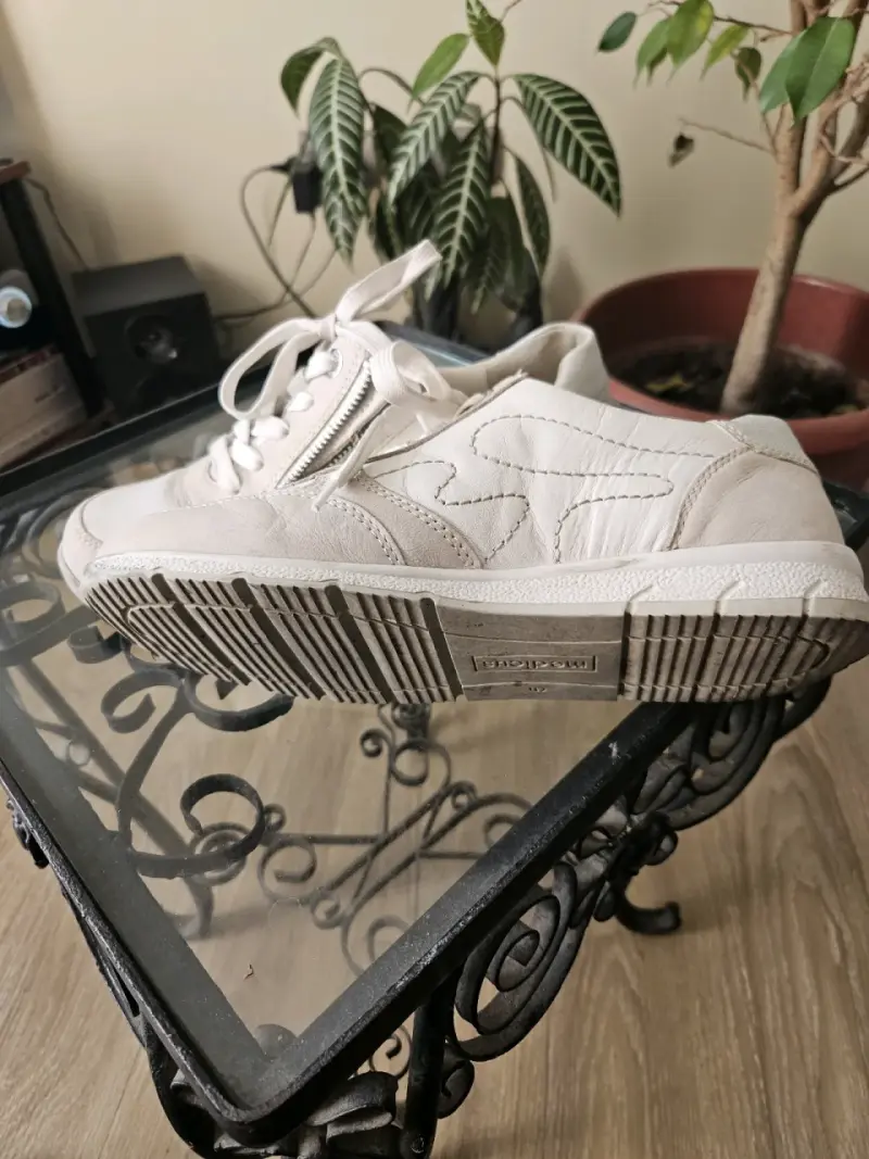 Zapatillas blancas con cierre - 4