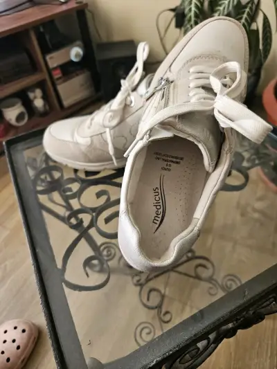 Zapatillas blancas con cierre - miniatura 5