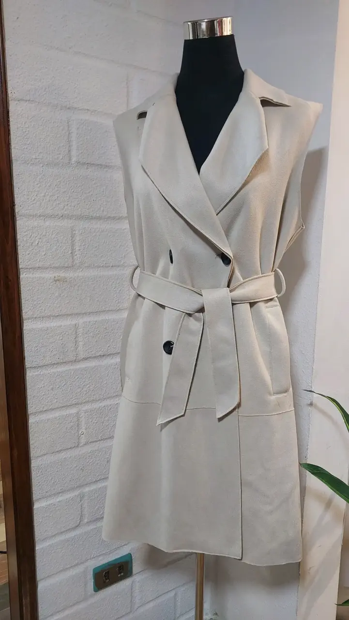 Abrigo sin mangas beige