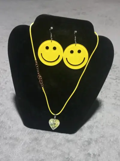 Set de joyería colorida con sonrisa - miniatura 2