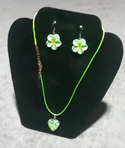 Set de joyería colorida con sonrisa - miniatura 3