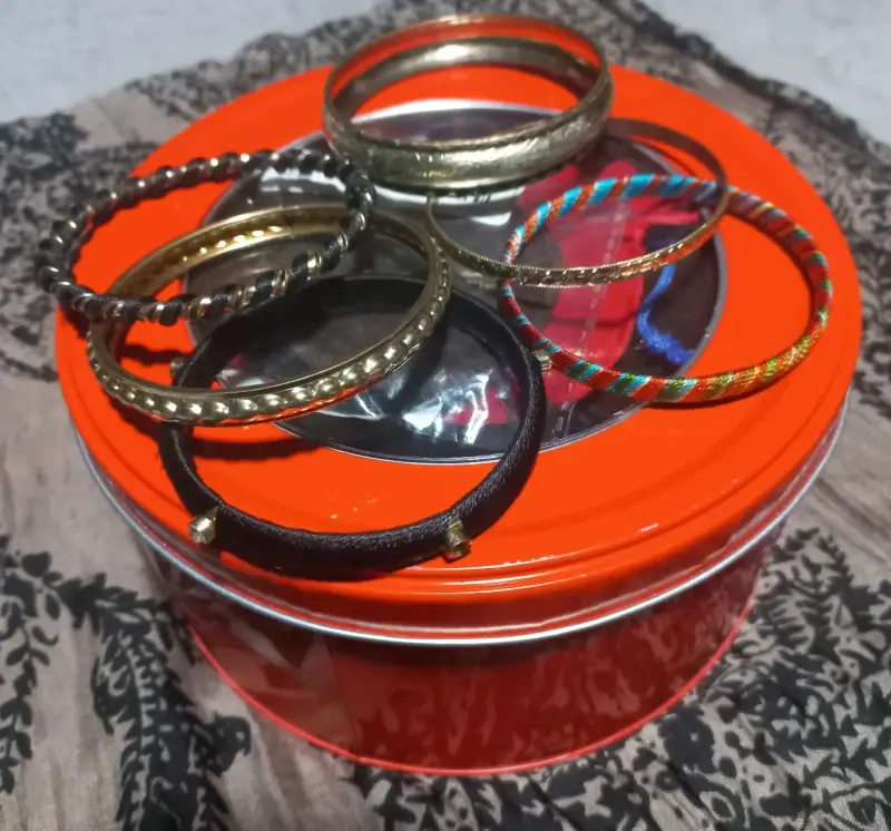 Set de pulseras metálicas variadas - 1