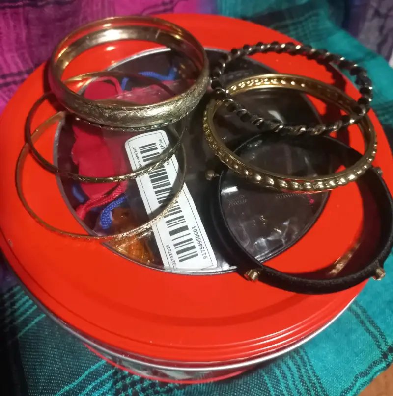Set de pulseras metálicas variadas - 5