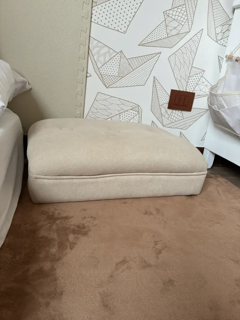 Puff beige acolchado - 1