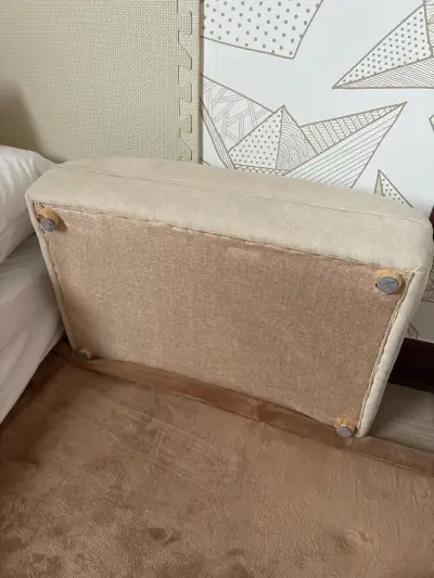 Puff beige acolchado - miniatura 3