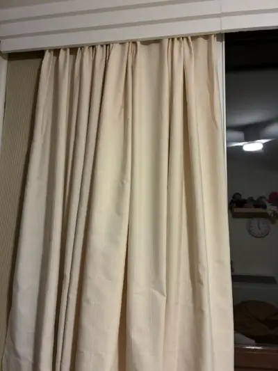 Cortinas beige clásicas - miniatura 1