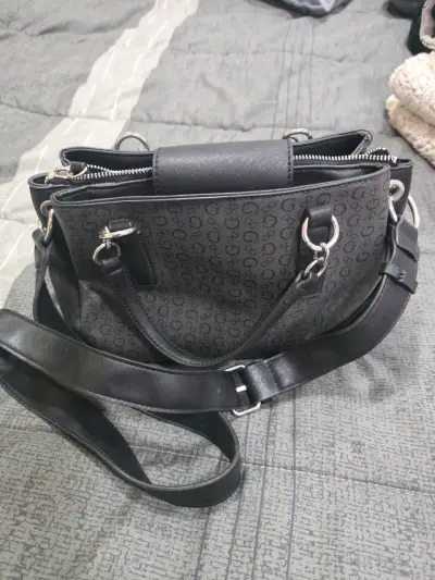 Bolso Guess negro estampado - miniatura 3