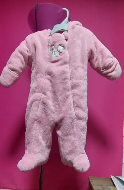 Enterito bebé rosado con capucha - miniatura 1