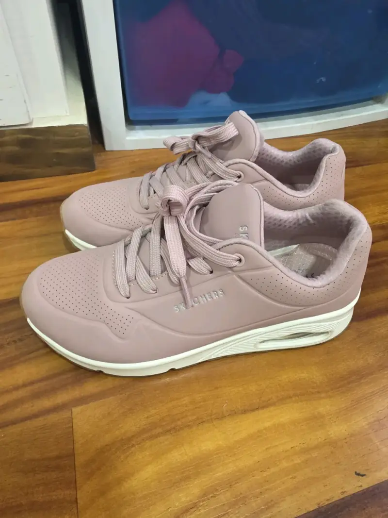 Zapatillas Skechers rosadas - 1