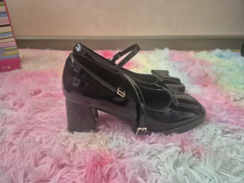 Zapatos de charol negro con hebilla - 1