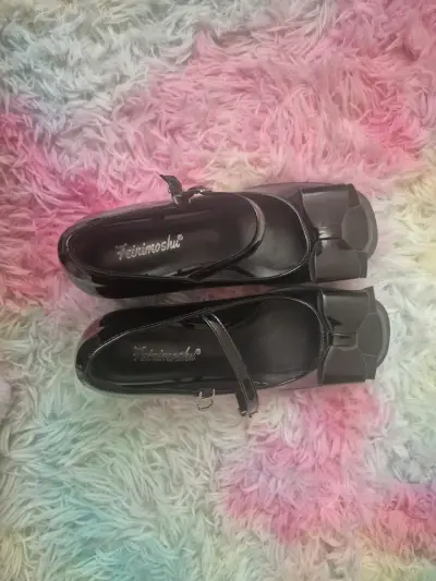 Zapatos de charol negro con hebilla - miniatura 2