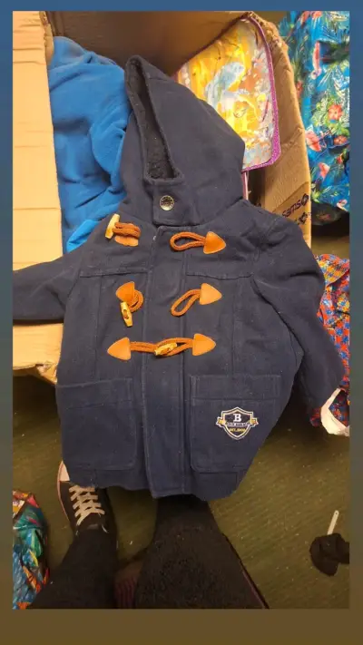 Abrigo azul infantil con capucha - miniatura 1
