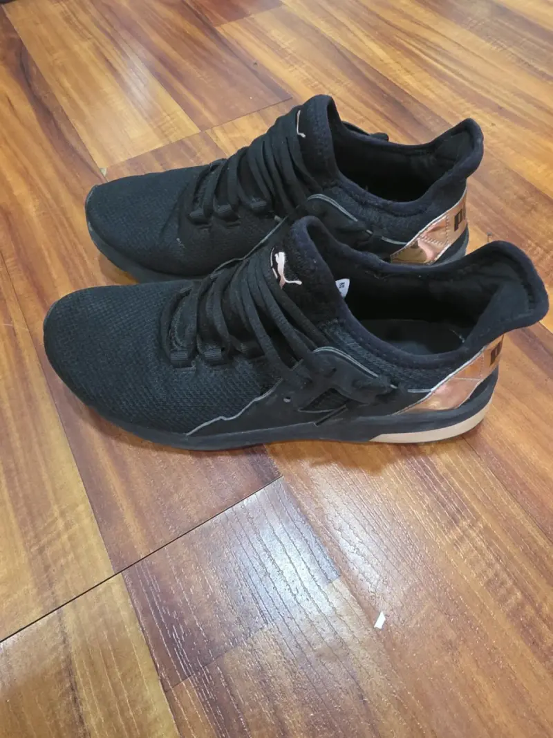 Zapatillas negras deportivas - 1