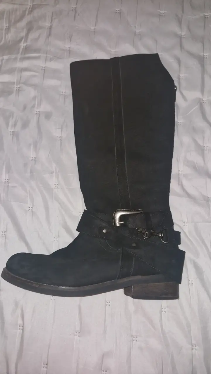 Bota alta negra de cuero - 1