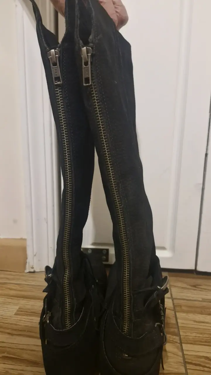 Bota alta negra de cuero - 2