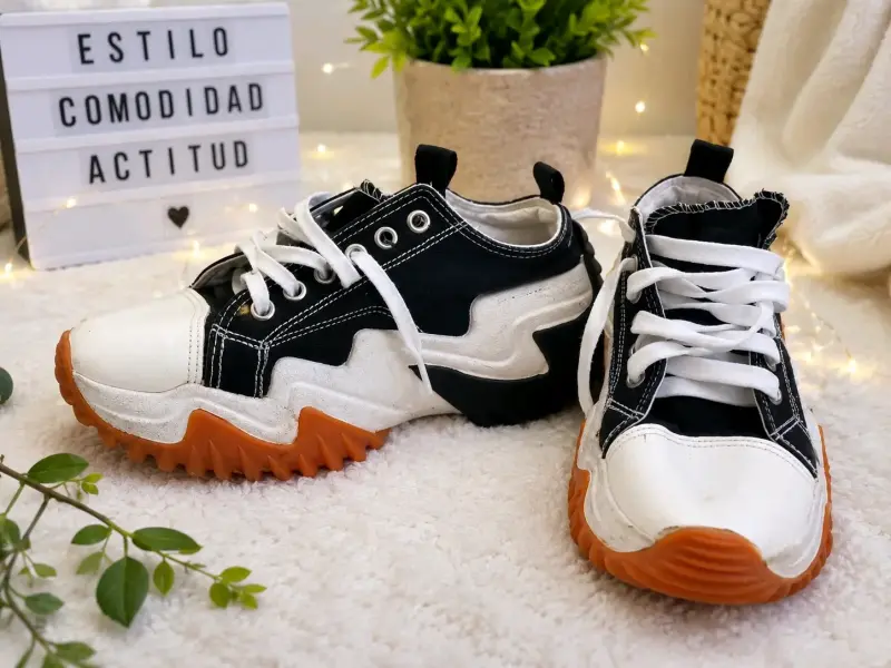 Zapatillas urbanas blanco y negro