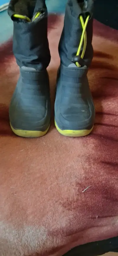 Botas de invierno negras y amarillas de niño - miniatura 3