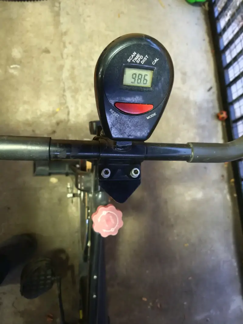 Bicicleta estática con monitor - 1
