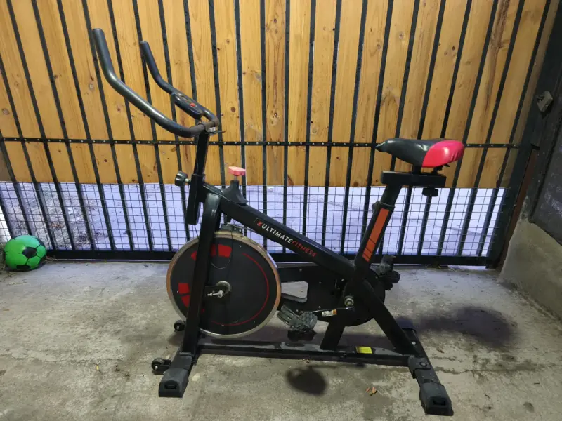 Bicicleta estática con monitor - 2