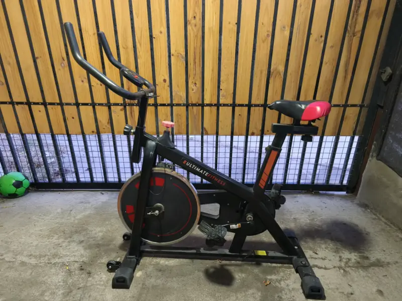 Bicicleta estática con monitor - 3