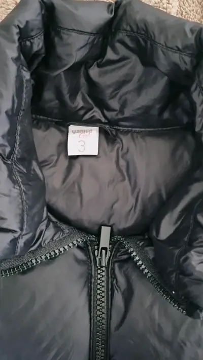 Chaqueta acolchada negra niña - miniatura 3