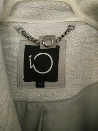 Abrigo iO  Talla 40 con cadenas decorativas - miniatura 2
