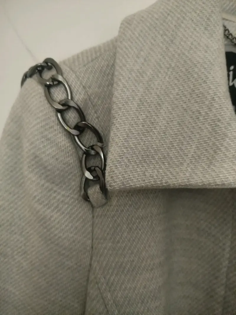 Abrigo iO Talla 40 con cadenas decorativas - 3