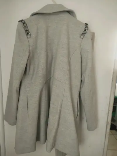 Abrigo iO  Talla 40 con cadenas decorativas - miniatura 4