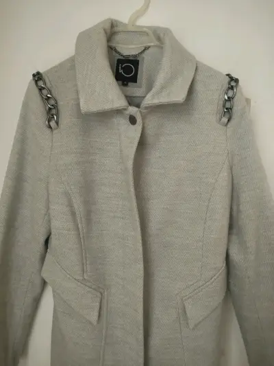 Abrigo iO  Talla 40 con cadenas decorativas - miniatura 5