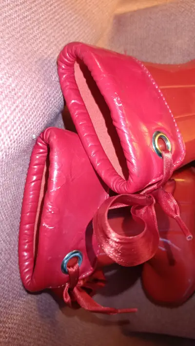 Botas rojas de goma para niña - miniatura 3