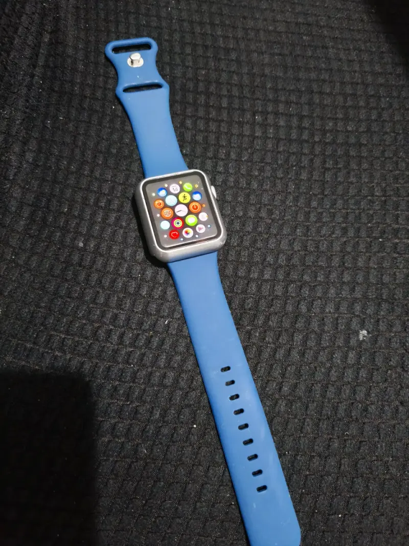 Smartwatch con correa azul - 2