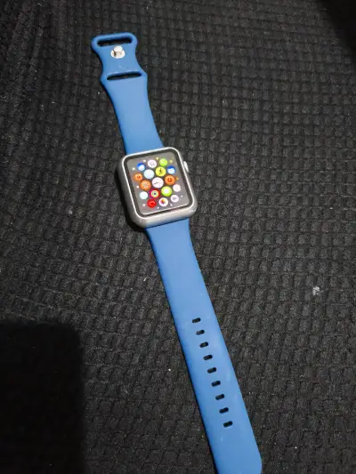 Smartwatch con correa azul - miniatura 2