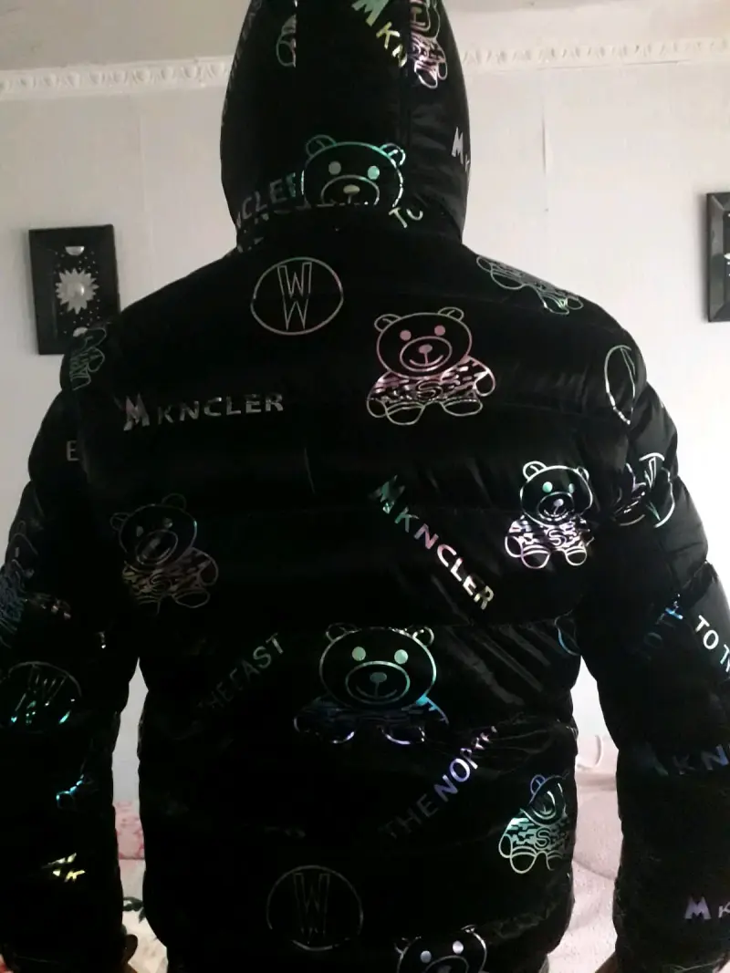 Chaqueta negra con diseño de osos - 2