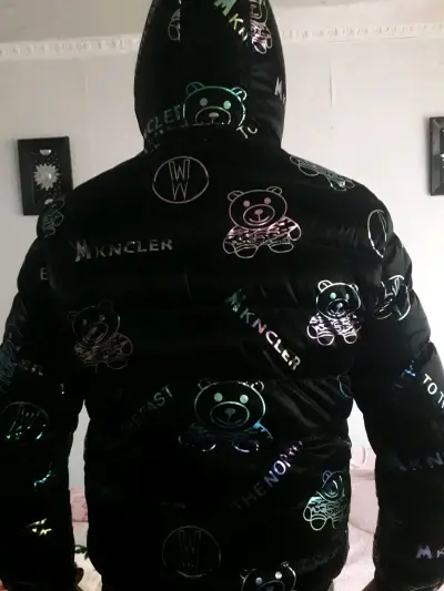 Chaqueta negra con diseño de osos - miniatura 2