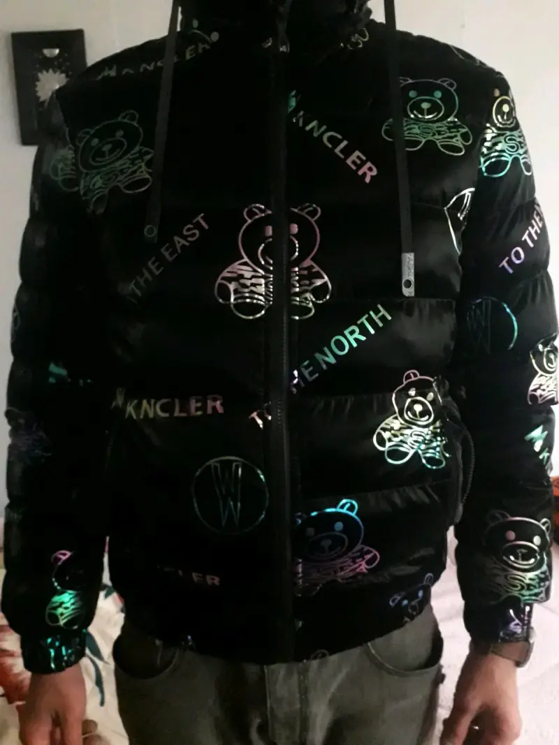 Chaqueta negra con diseño de osos - 3