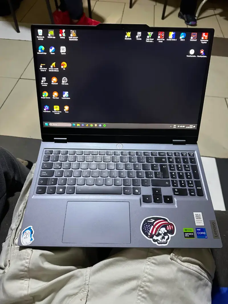 Laptop Lenovo LOQ - 1
