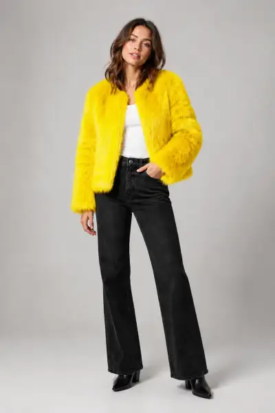 Chaqueta amarilla de peluche - miniatura 1